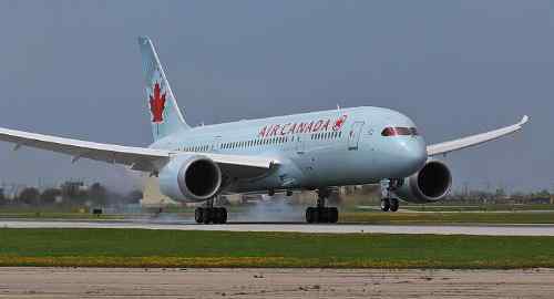 Air Canada's Dreamliner Touches Down in Toronto