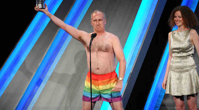 Stripping Putin Impersonator Accepts Webby Award for LGBTQ Rights