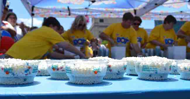 World Record: 473 Ice Cream Cups in Just 3 Minutes
