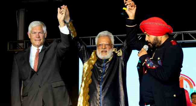 L to R: Peter Sessions, Shalabh Kumar, Daler Mehndi, addressing the crowd in New York