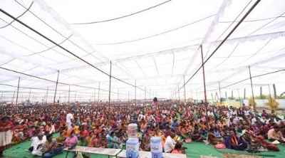 Gathering of people in preparation for the chanting