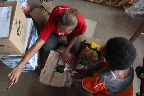 Save the Children staff in Vanuatu prepare to distribute vital aid packages that include hygiene kits, food and water. Photo: Evan Schuurman / Save the Children