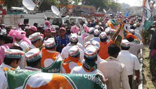 Congress hosts rally of farmers in New Delhi 