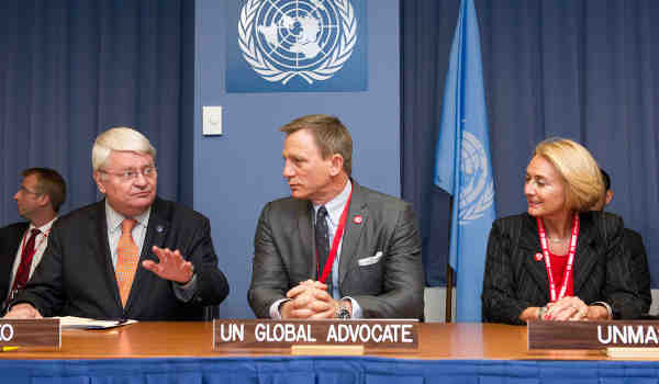 Actor Daniel Craig, known for playing James Bond, is named UN Global Advocate for the Elimination of Mines and Explosive Hazards. UN Photo/Evan Schneider