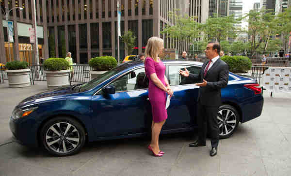 Nissan CEO Carlos Ghosn Reveals New 2016 Altima