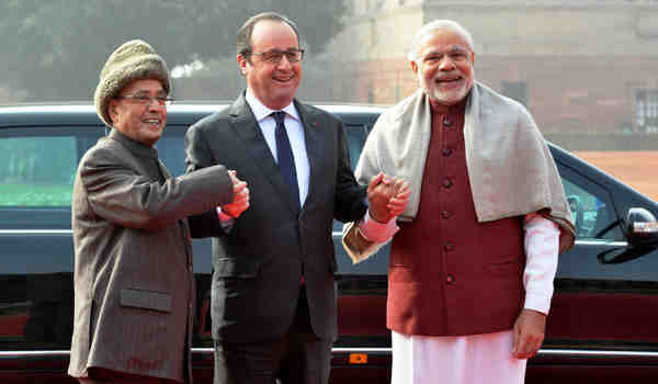 The President of France, Francois Hollande being received by the President Pranab Mukherjee and the Prime Minister Narendra Modi, at the Ceremonial Reception, at Rashtrapati Bhavan, in New Delhi on January 25, 2016