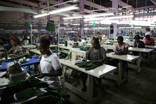Young factory workers producing shirts in Accra, Ghana. Photo: World Bank/Dominic Chavez