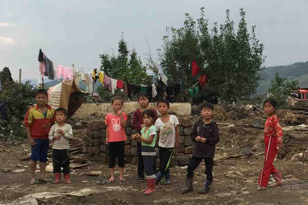 Children in Hoeryong City, Democratic People's Republic of Korea (DPRK), observe the UN inter-agency assessment mission that evaluated the needs of people affected by floods in September 2016. Photo: UNICEF/Murat Sahin