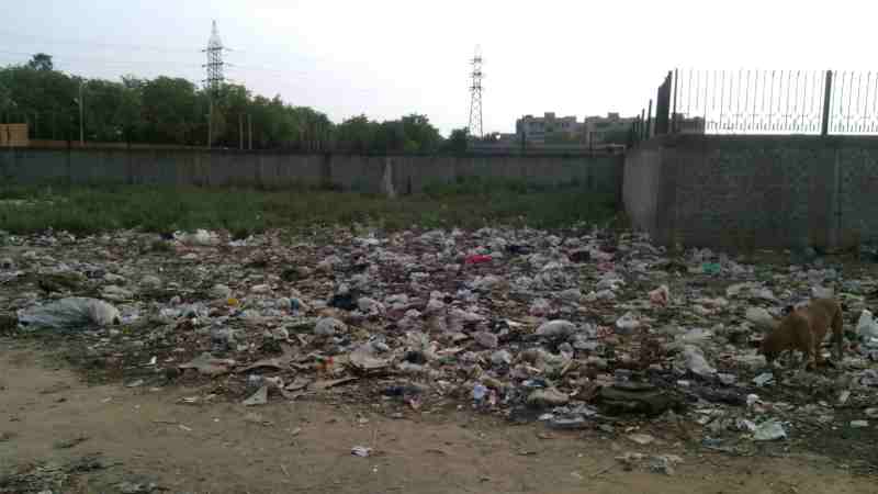 A garbage dumping site in New Delhi, which continues to be the world's most polluted and dirtiest city. Photo of 2015 by Rakesh Raman