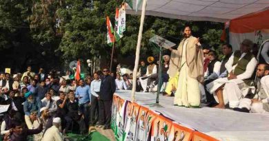 Mamata Banerjee at Jantar Mantar in Delhi on November 23, 2016