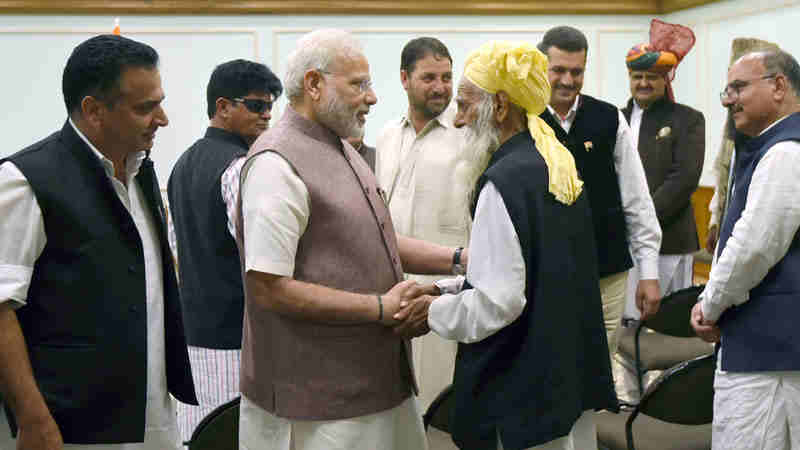 A delegation of All Jammu and Kashmir Panchayat Conference calls on India's Prime Minister, Narendra Modi, in New Delhi on November 05, 2016