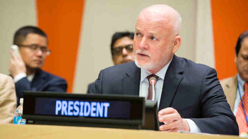 General Assembly President Peter Thomson briefs delegates on the strategy of his office to support the implementation of the Sustainable Development Goals. UN Photo / Manuel Elias