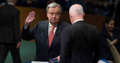 António Guterres, Secretary-General-designate of the United Nations, takes the oath of office for his five-year term, which begins on 1 January 2017. The oath was administered by Peter Thomson, President of the 71st session of the General Assembly. UN Photo / Eskinder Debebe