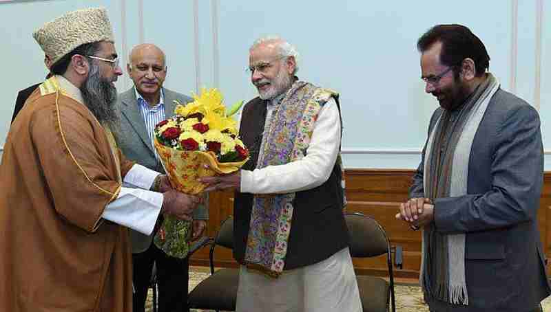 Union Minister of State for External Affairs M.J. Akbar standing with PM Modi (file photo). Photo courtesy: Narendra Modi website