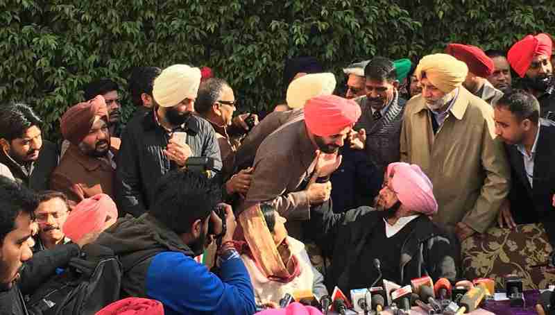 Congress leaders Navjot Singh Sidhu and Amarinder Singh. Photo: Congress