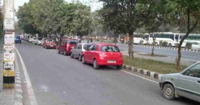 Cars parked on the roads of Delhi block the flow of traffic which can be hazardous. Photo by Rakesh Raman. Click the photo to read the story.