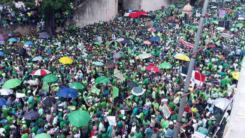 Citizens March to End Corruption in Dominican Republic