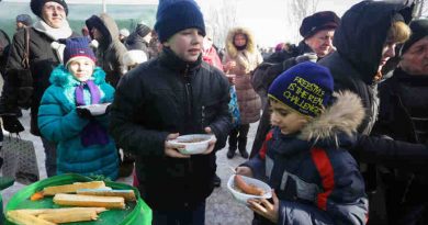 On 1 February 2017, children eat a hot meal at a heated emergency shelter in freezing cold Avdiivka, Ukraine, following intense fighting at the end of January 2017. Photo: UNICEF/Aleksey Filippov