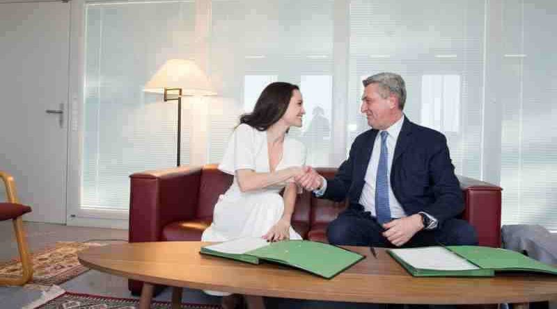 UN High Commissioner for Refugees Filippo Grandi meets with UNHCR Special Envoy Angelina Jolie. Photo: UNHCR / Mark Henley