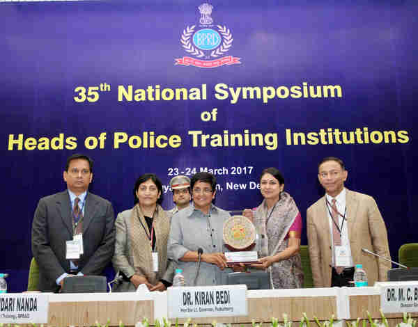 The Lt. Governor of Puducherry, Dr. Kiran Bedi being presented a memento at the inauguration of the 35th National Symposium of Heads of Police Training Institutions, in New Delhi on March 23, 2017