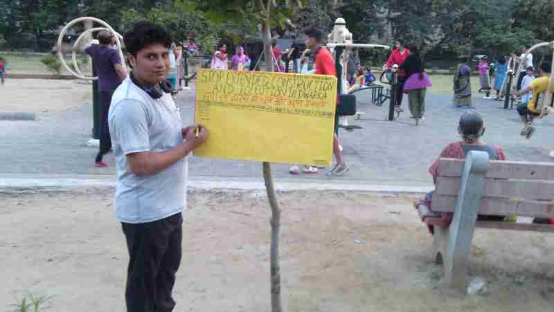 People of Dwarka participating in the signature campaign to stop extended construction and pollution in Dwarka. New photo by Rakesh Raman. Photo added to this article on March 19, 2017.