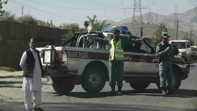 An Afghan traffic policeman controls a traffic jam in Maidan Shar. Photo UNAMA / Fardin Waezi.