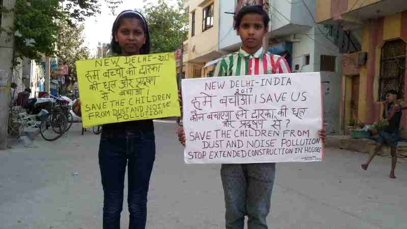 Children demonstrating in the streets of New Delhi so that the Indian government should protect them from dust and noise pollution coming from extended construction activity. Photo by Rakesh Raman