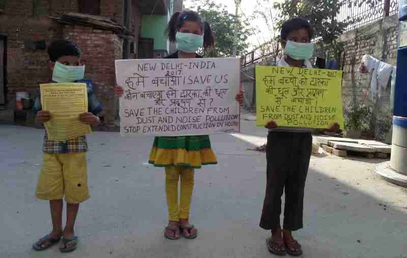 Children demonstrating in the streets of New Delhi so that the Indian government should protect them from dust and noise pollution coming from extended construction activity. Photo by Rakesh Raman