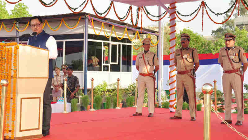 The Minister of State for Home Affairs, Kiren Rijiju addressing at the passing out parade of recruit constables / women constables of Delhi Police, in New Delhi on April 28, 2017