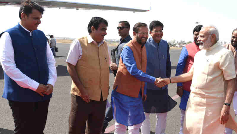 Narendra Modi being seen off on his departure from Nagpur, Maharashtra on April 14, 2017