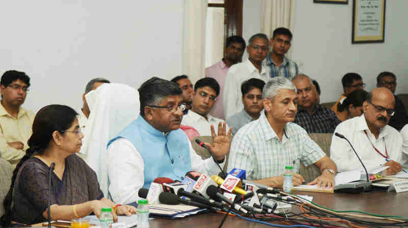 Ravi Shankar Prasad addressing at the launch of the application to facilitate enrolment for both pro-bono lawyering and seekers of legal aid and “Nyaya Mitra” Scheme – an empowerment initiative for rural people, in New Delhi on April 20, 2017