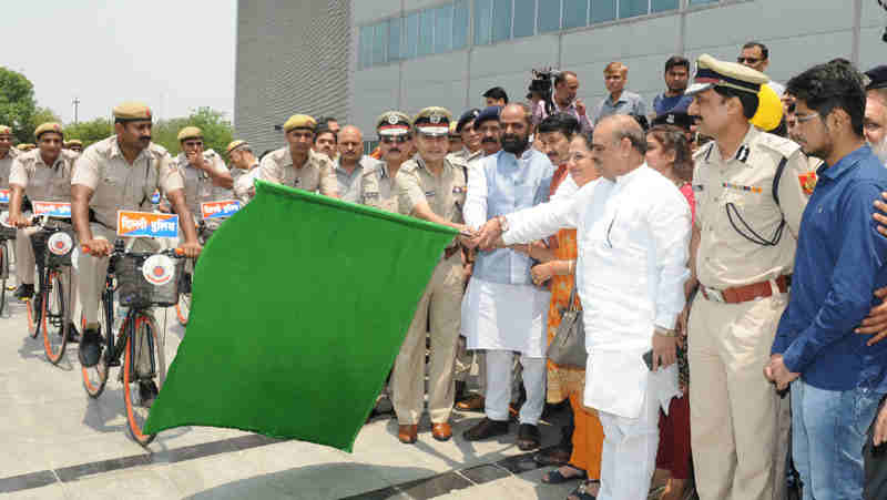 The Minister of State for Home Affairs, Shri Hansraj Gangaram Ahir flagging off the Bicycle Patrols by Delhi Police, in Delhi on May 30, 2017. The Delhi Commissioner of Police, Shri Amulya Patnaik is also seen.