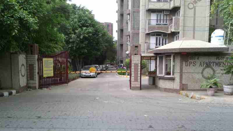 Illegal car parking at DPS Cooperative Group Housing Society in Dwarka, New Delhi can cause fire mishaps. Click the photo to read the story. Photo by Rakesh Raman