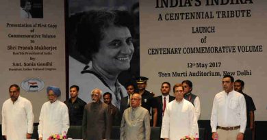 The President, Shri Pranab Mukherjee, the Vice President, Shri M. Hamid Ansari, the former Prime Minister, Dr. Manmohan Singh and other dignitaries at the release of the Commemorative Volume “India’s Indira: A Centennial Tribute”, in New Delhi on May 13, 2017