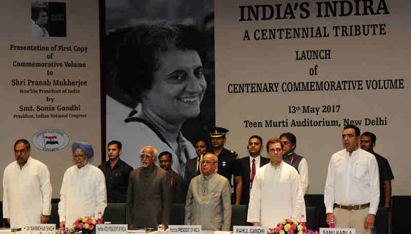 The President, Shri Pranab Mukherjee, the Vice President, Shri M. Hamid Ansari, the former Prime Minister, Dr. Manmohan Singh and other dignitaries at the release of the Commemorative Volume “India’s Indira: A Centennial Tribute”, in New Delhi on May 13, 2017