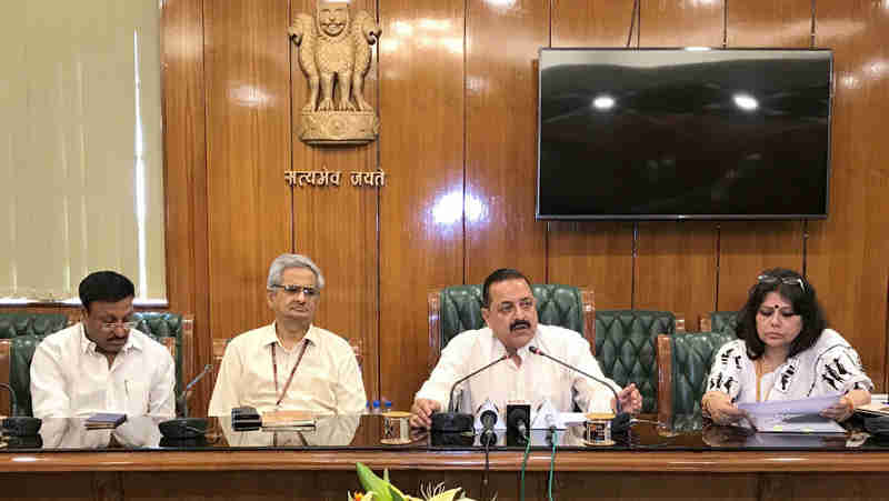 Dr. Jitendra Singh addressing a press conference on Grievances Redressal, in New Delhi on May 15, 2017