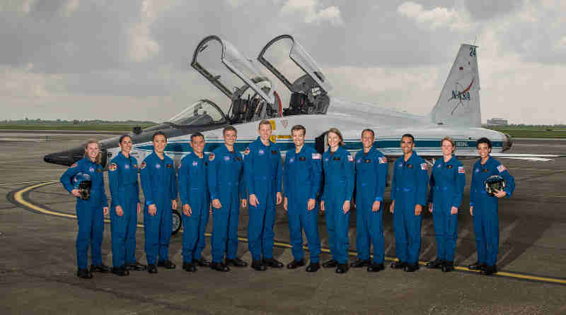 NASA announced its 2017 Astronaut Candidate Class on June 7, 2017. The 12 candidates, pictured here at NASA’s Ellington Field in Houston, are Zena Cardman, U.S. Marine Corps Maj. Jasmin Moghbeli, U.S. Navy Lt. Jonny Kim, U.S. Army Maj. Francisco “Frank” Rubio, U.S. Navy Lt. Cmdr. Matthew Dominick, Warren “Woody” Hoburg, Robb Kulin, U.S. Navy Lt. Kayla Barron, Bob Hines, U.S. Air Force Lt. Col. Raja Chari, Loral O’Hara and Jessica Watkins. Credit: NASA/Robert Markowitz