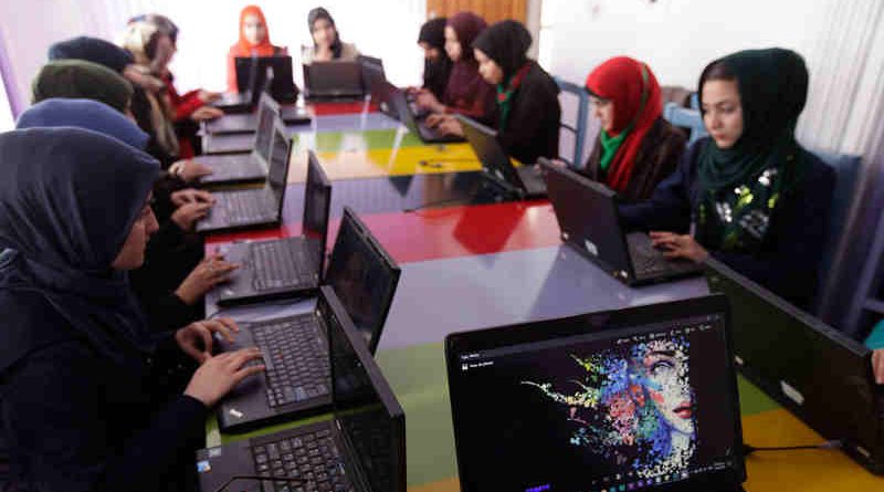 Women learning to code at a technology centre in Herat, western Afghanistan. Photo: UNAMA/Fraidoon Poya
