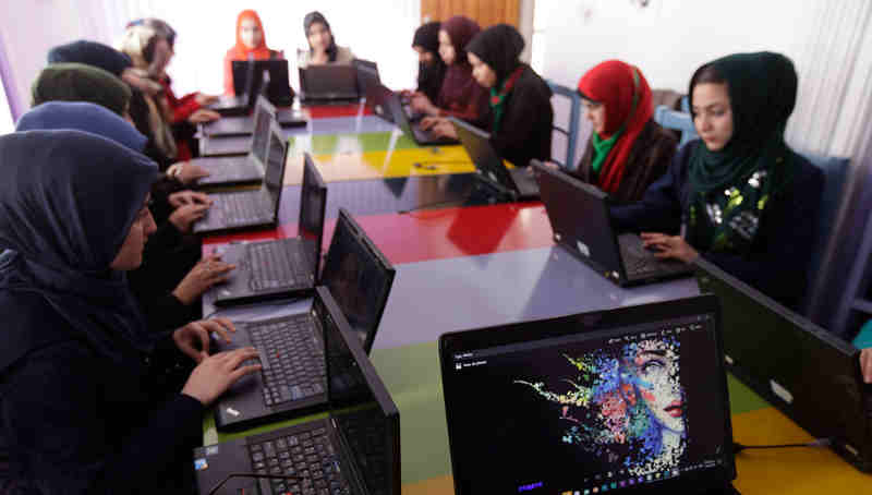 Women learning to code at a technology centre in Herat, western Afghanistan. Photo: UNAMA/Fraidoon Poya