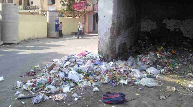 The entire waste of the locality is dumped at this site that stands right in the middle of a housing colony. It is causing disease and depression to the residents. Photo: Rakesh Raman