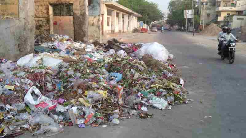 The entire waste of the locality is dumped at this site that stands right in the middle of a housing colony in Delhi. It is causing disease and depression to the residents. Photo: Rakesh Raman