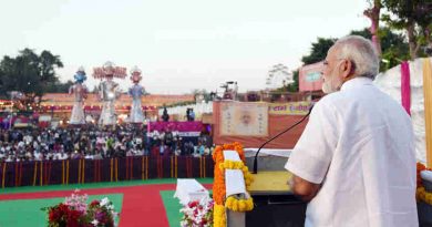 Narendra Modi addressing the gathering at the Dussehra celebrations at Madhav Das Park, Red Fort, on the auspicious occasion of Vijay Dashmi, in Delhi on September 30, 2017 (file photo). Courtesy: PIB