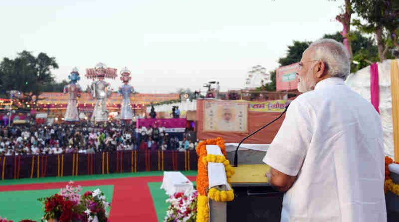 Narendra Modi addressing the gathering at the Dussehra celebrations at Madhav Das Park, Red Fort, on the auspicious occasion of Vijay Dashmi, in Delhi on September 30, 2017 (file photo). Courtesy: PIB