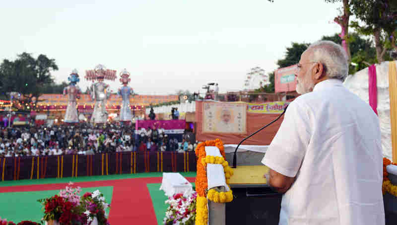 Narendra Modi addressing the gathering at the Dussehra celebrations at Madhav Das Park, Red Fort, on the auspicious occasion of Vijay Dashmi, in Delhi on September 30, 2017 (file photo). Courtesy: PIB