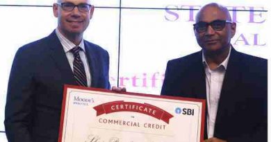 Mr. Prashant Kumar, Deputy Managing Director, State Bank of India (SBI), and Mr. Ari Lehavi, Executive Director, Moody's Analytics, launch a collaboration between SBI and Moody's Analytics to provide bank-wide credit certification to SBI's employees.