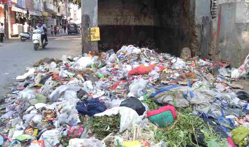 Despite Narendra Modi's “Clean India” slogans, Delhi continues to be a dirty city. This picture is of a residential area in Dwarka. Click the picture to read the report.