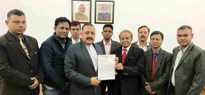 A delegation of Tripura journalists representing the "Forum for Protection of Journalists" meeting the Indian Minister Jitendra Singh, in New Delhi on December 04, 2017. Photo: Press Information Bureau 