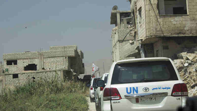 Inter-agency convoy to Duma, east Ghouta in the buffer-zone crossing the conflict line. Photo: OCHA/Ghalia Seifo (file)