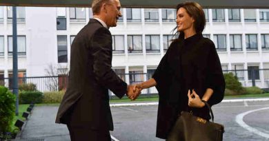 Left to right: NATO Secretary General Jens Stoltenberg greeting Angelina Jolie (UN High Commissioner for Refugees Special Envoy) upon her arrival to NATO Headquarters. Photo: NATO