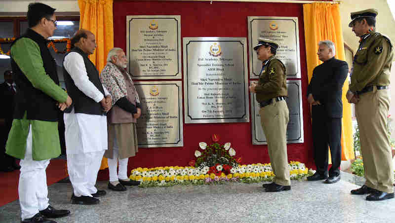 The Prime Minister, Shri Narendra Modi unveiled the plaques to mark the inauguration of five new buildings at the BSF Academy, during the Annual Conference of DGPs and IGPs, at Tekanpur, Madhya Pradesh on January 07, 2018. The Union Home Minister, Shri Rajnath Singh and the Minister of State for Home Affairs, Shri Kiren Rijiju are also seen.